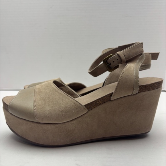 Chocolat Blu Nude Suede Ankle Strap Wedge Sandals Size 7 - Picture 7 of 8